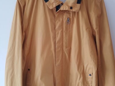 Campera de abrigo con tela apta para lluvia