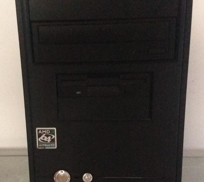 Pc de escritorio anda perfecto viene sin techado ni mouse