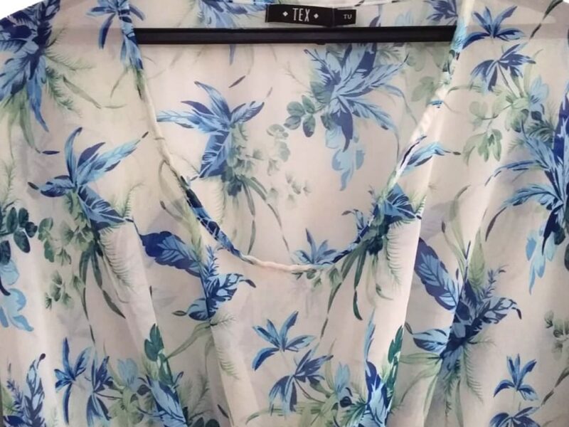 Camisola flores azules