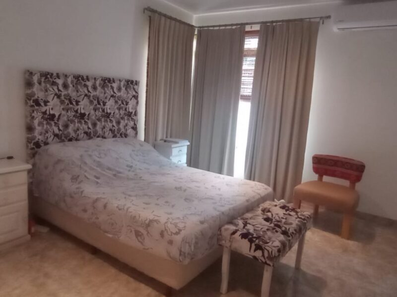 VENDO CASA EN BARRIO LOS CACIQUES