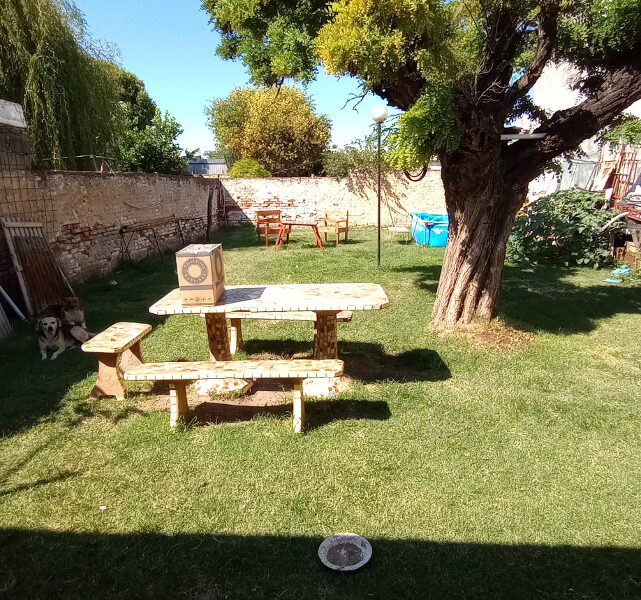 VENDO CASA CON GGE EN MACROCENTRO OESTE