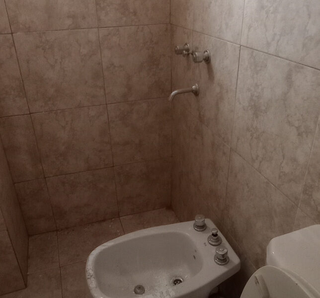 VENDO DEPTO EN MICROCENTRO